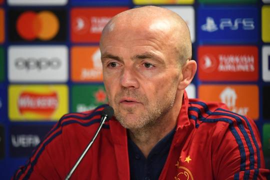 Schreuder reageert op vertrek Ihattaren: 'We hebben er binnen Ajax alles aan gedaan'