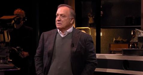 🎥 | Dus toch! Brommende wegbanjerende Dick Advocaat was toneelstukje: Dick is KONING TOTO