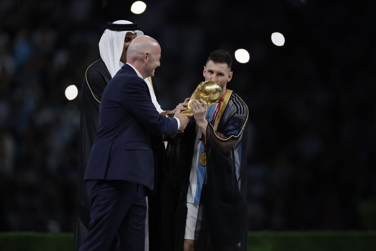 Messi en Wiegman vallen in de prijzen: dit zijn alle winnaars bij de FIFA Awards