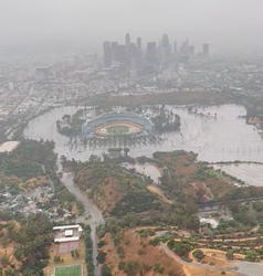 🎥🌪 | Voor en na: orkaan 'Hurricane Hilary' pakte Dodgers Stadium flink aan