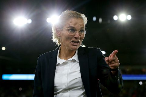 Wiegmania! Sarina Wiegmans pinguïnpakje is grote hit in Engeland: 'Genderneutraal en modern'