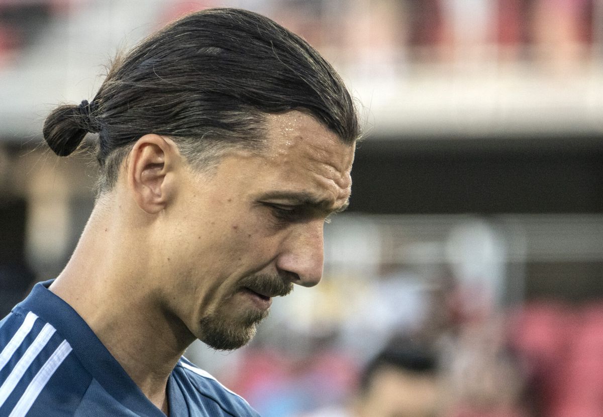 Om DEZE knotsgekke reden kreeg Zlatan 1 pond salarisaftrek bij Manchester United