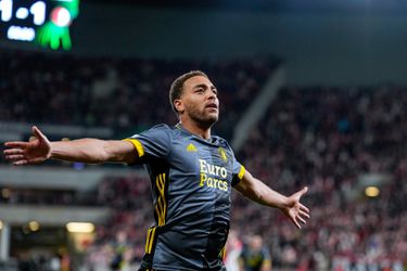 📸 | Cyriel Dessers helpt Feyenoord-fan met verlofverzoek: 'Ik bel je baas wel, geen probleem'