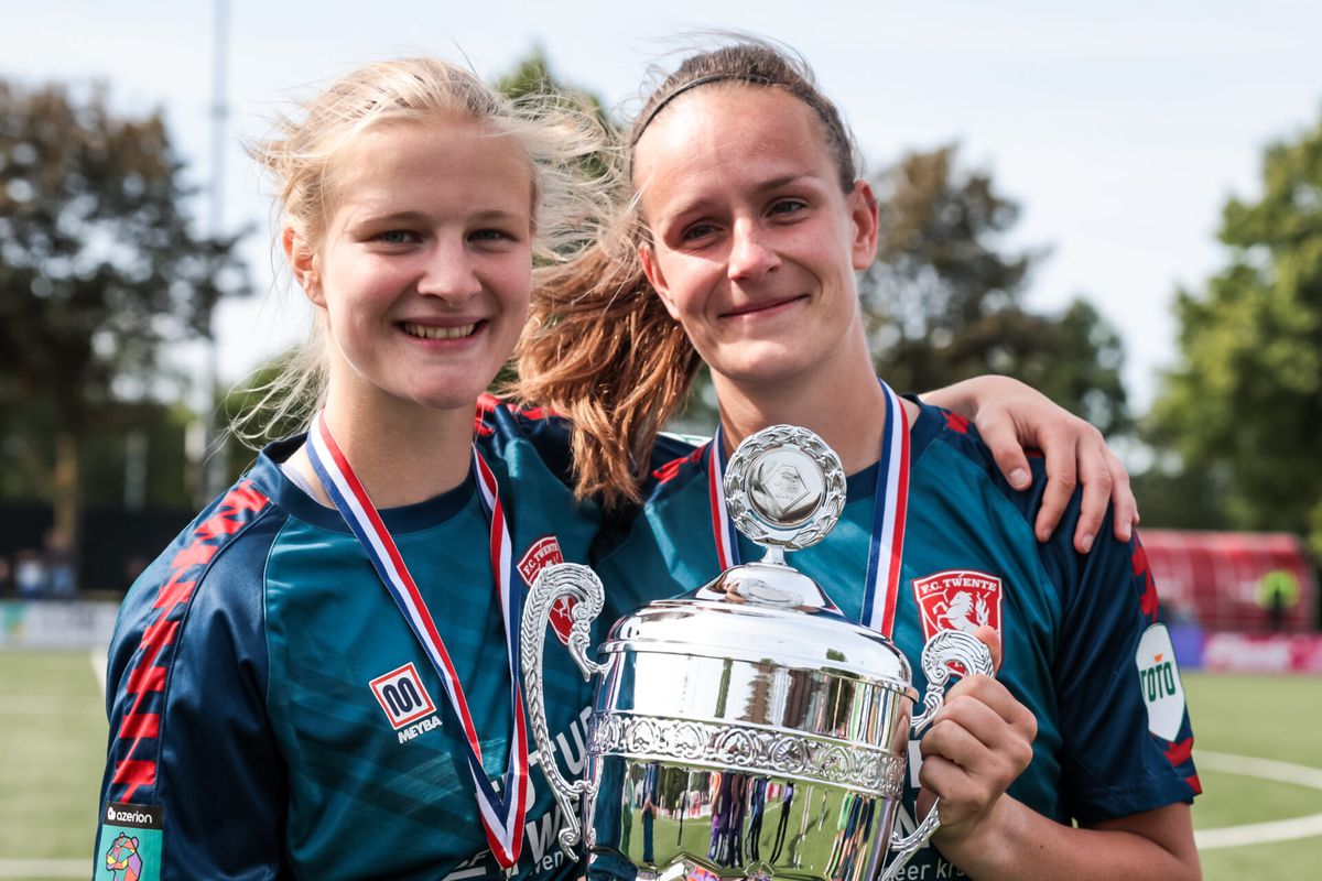 Doelpuntenfestijn! FC Twente Vrouwen wint Eredivisie Cup in absolute kraker met Ajax