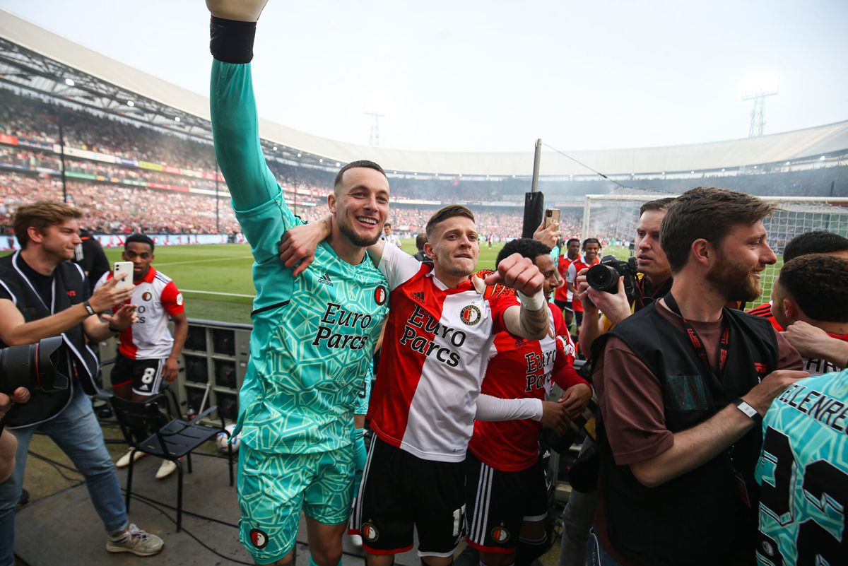Sebastian Szymanski neemt met mooie woorden afscheid van Feyenoord: 'Extreem trots'
