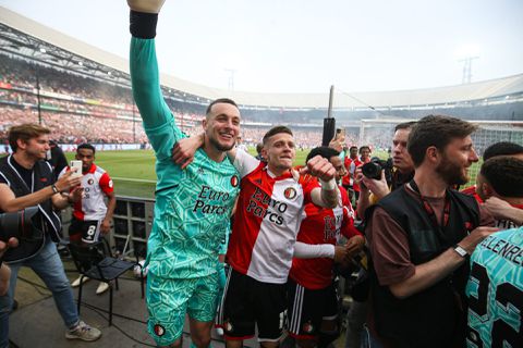 Sebastian Szymanski neemt met mooie woorden afscheid van Feyenoord: 'Extreem trots'