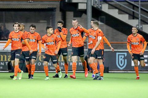 KKD: Robert Mühren leidt Volendam weer eens naar zege, Eindhoven gaat periodestrijd aan