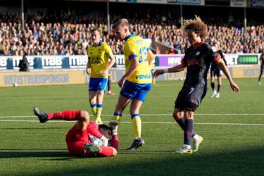 🎥 | Cambuur-speler Marco Tol kotste voor wedstrijd én in rust, maar won van PSV: 'En dat is karakter'