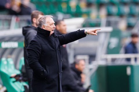 Dick Advocaat keert zich tegen ADO-directie: 'Slechte zaak, niet ideaal'