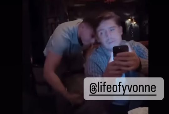 🎥 | Glory-vechter Mo Jaraya geeft Lil Kleine keiharde leverstoot: 'Kotsen moet je'