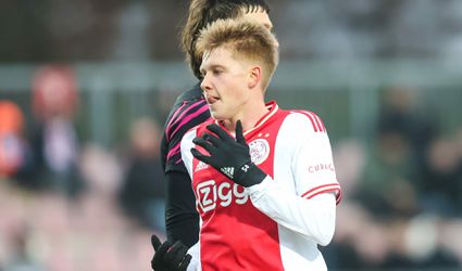 🎥 | Rood voor Kristian Hlynsson, maar doet hij wel iets fout bij Graafschap v Jong Ajax?
