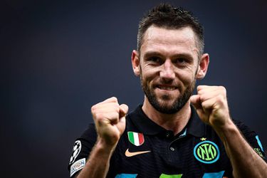 Stefan de Vrij 2 jaar langer bij CL-finalist Inter: 'Blij deze kleuren te mogen verdedigen'