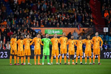 😢 | RIP: Prachtig! Kippenvel in De Kuip bij minuut stilte voor Thijs Slegers