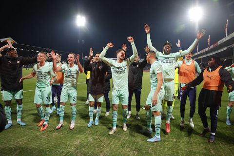 Mario Götze blij met Joey Veerman bij PSV: ‘Ik hou van zijn manier van spelen en bewegen’