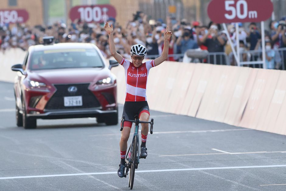 Olympisch wielerkampioene Kiesenhofer tekent 1e contract bij WorldTour-ploeg