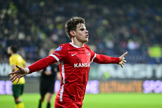 🎥 | Heerlijke goal Kerkez: AZ-linksback met een solo vanaf eigen helft