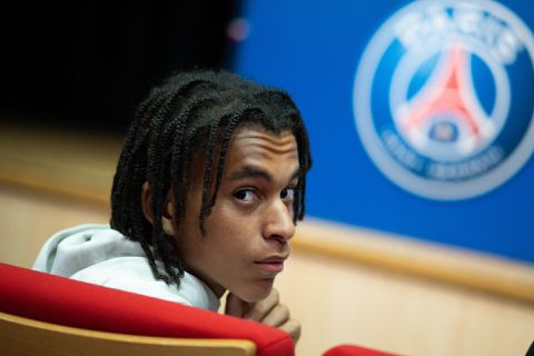 Nice! 15-jarig broertje van Kylian Mbappé debuteerde in oefenpotje PSG