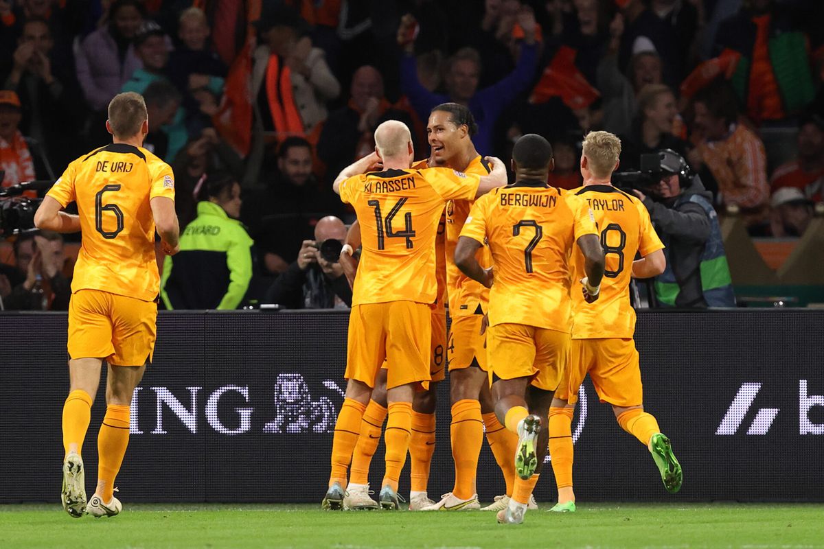 Uitzwaaifans juichen slechts 1 keer tegen België: Nederland naar Final Four