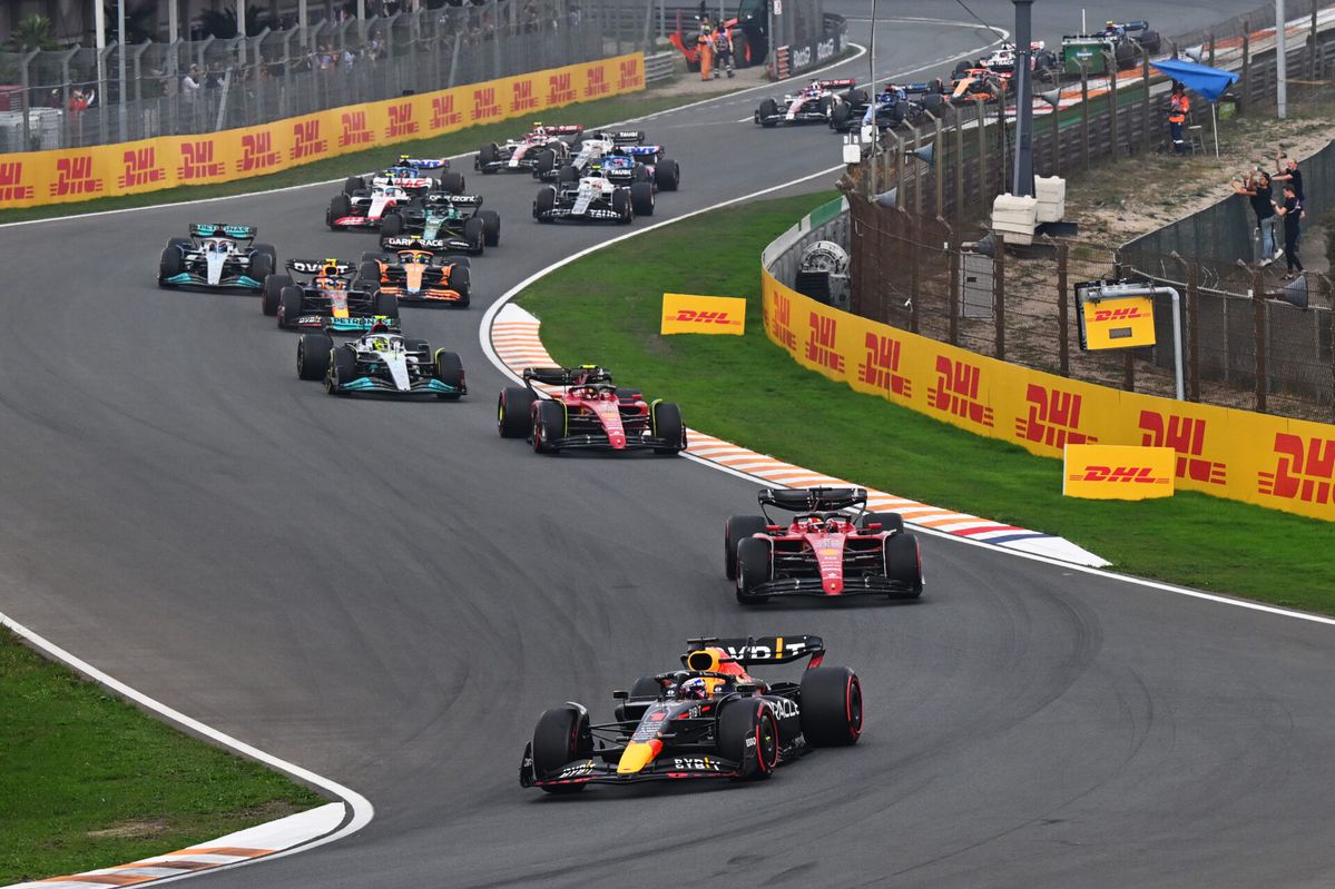 F1-kijkers klagen over commentaar en haperingen: 'Beeld bij NOS loopt voor op Viaplay'