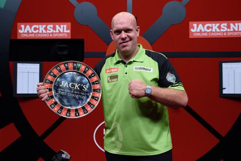 🏆​| Geweldig! Michael van Gerwen maakt publiek in Amsterdam gek met grote titel