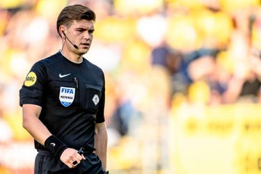 KNVB start onderzoek: scheidsrechter Joey Kooij bekogeld door NAC-fans