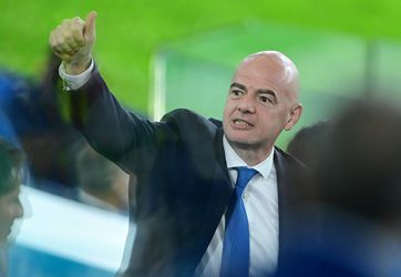 FIFA-baas Gianni Infantino stelt zich herkiesbaar voor mogelijk alweer zijn 3e termijn