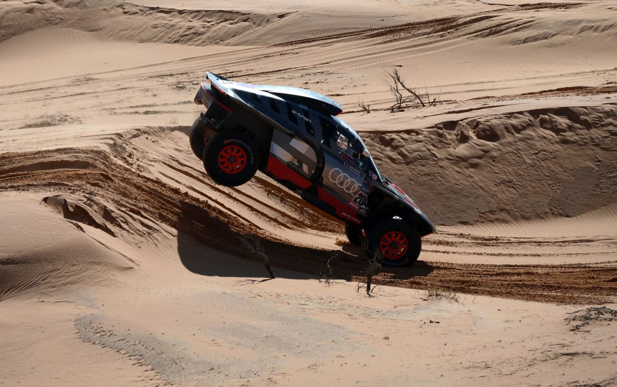Stéphane Peterhansel moet na ongeluk in etappe 6 Dakar Rally verlaten