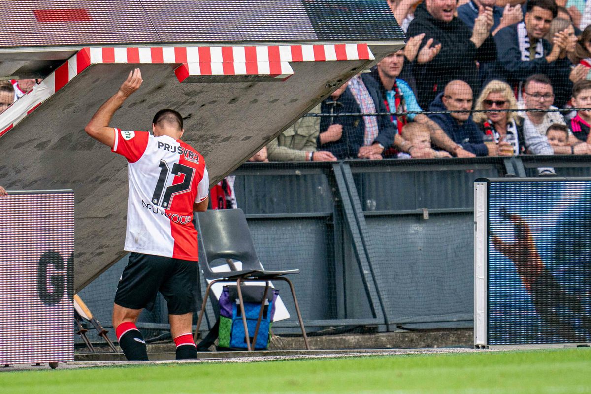 Feyenoord gaat zonder mokken akkoord met schorsing voor Bart Nieuwkoop na rode kaart