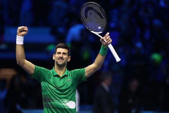 Novak Djokovic pakt 6e titel op ATP Finals en komt gelijk met Roger Federer