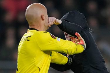 Achter slot en grendel: PSV-fan die keeper Sevilla aanviel blijft in de cel
