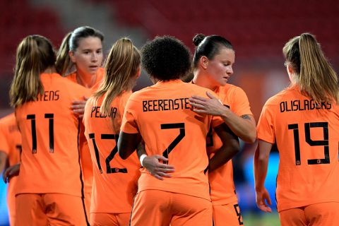 Dit is de basis van de Oranje Leeuwinnen tegen Finland: Daniëlle van de Donk keert terug
