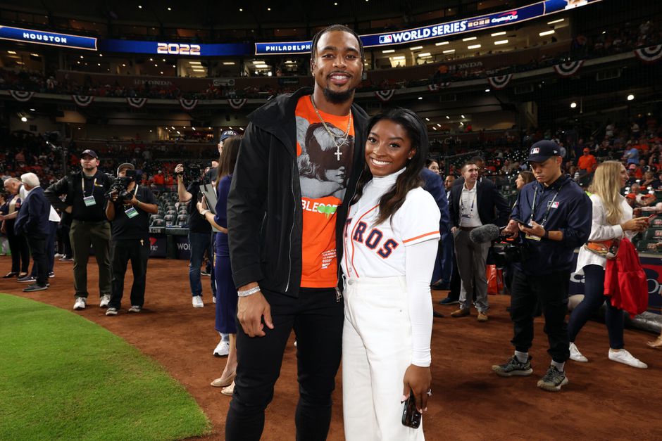 Simone Biles en Jonathan Owens getrouwd! 'Officieel Owens'