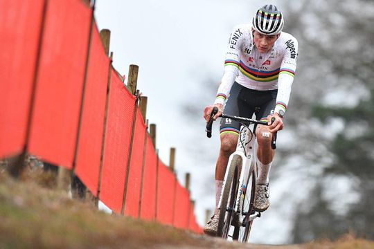 Mathieu van der Poel komt maar niet van zeurende pijn af en moet pauze nemen