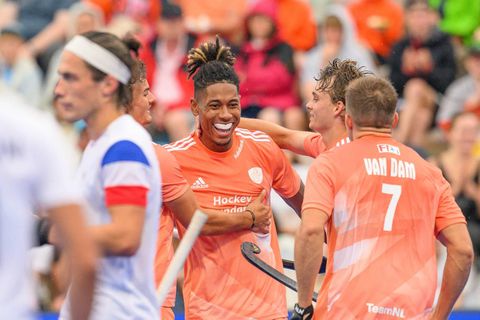 EK-debutanten blinken uit bij dikke zege: Pieters en Telgenkamp helpen Oranje langs Frankrijk