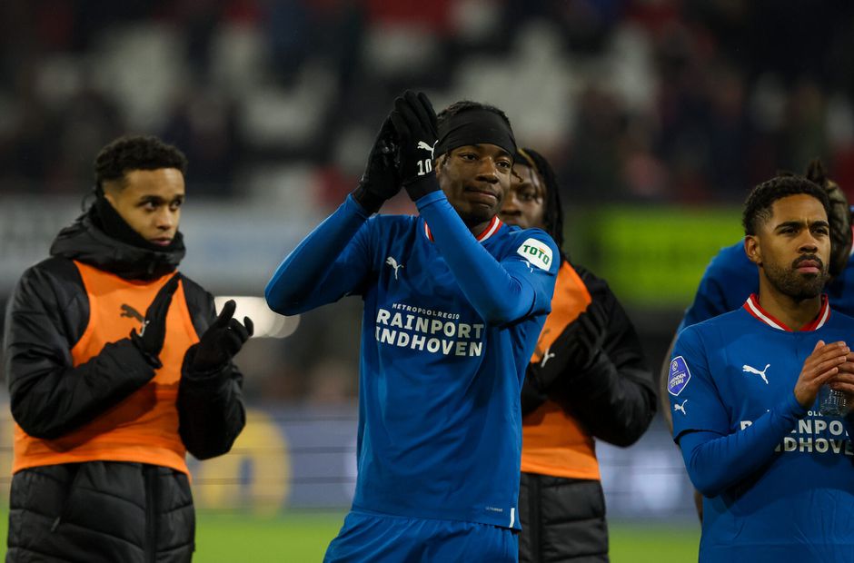 Noni Madueke start ondanks interesse Chelsea gewoon bij PSV: check hier de opstelling