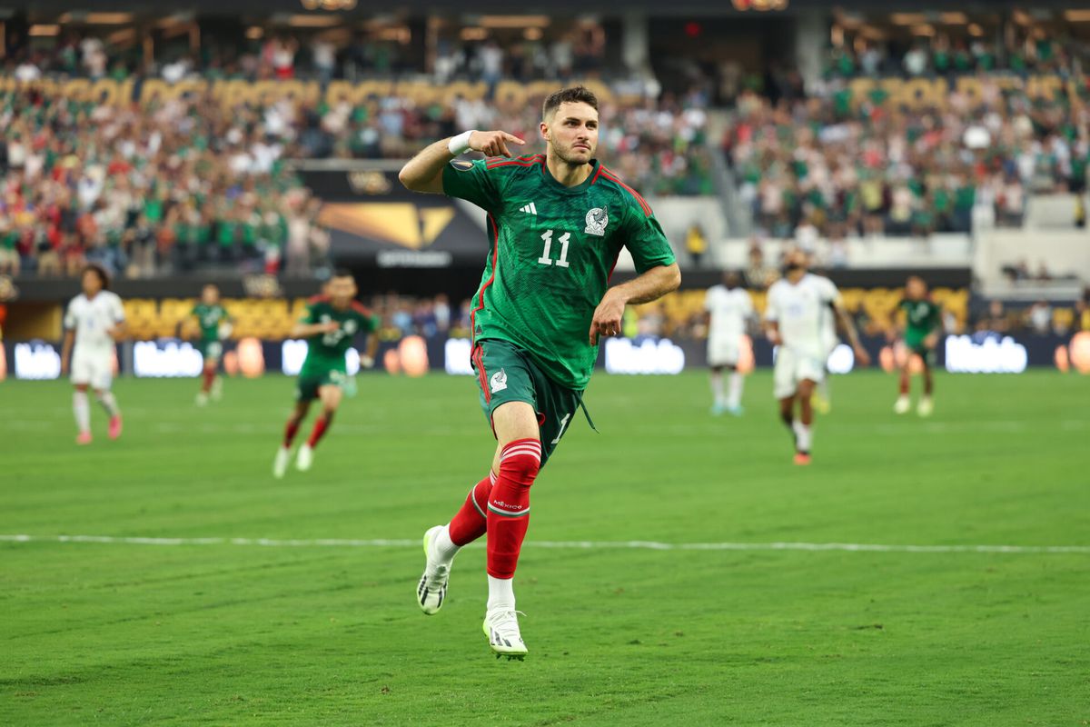 Feyenoord-spits Santiago Giménez verdient heldenstatus in Mexico met winnende goal in finale Gold Cup