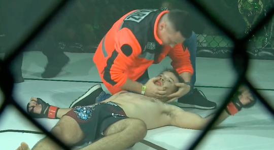 🎥 ​​| Łukasz Klos schopt tegenstander snoeihard KO in eerste 5 seconden van gevecht