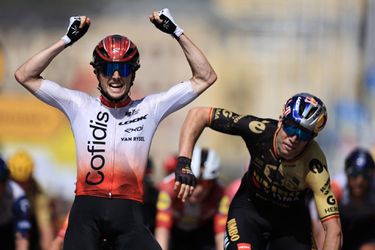🤬 | Belgische wielercommentatoren boos op Jumbo-Visma na 2e plaats Wout van Aert: 'Dom, dom, dom'