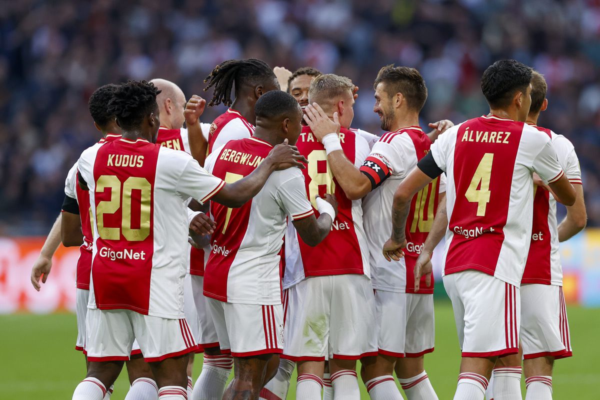 Stoomwals Ajax krijgt ook Heerenveen onder zijn wielen: 5-0