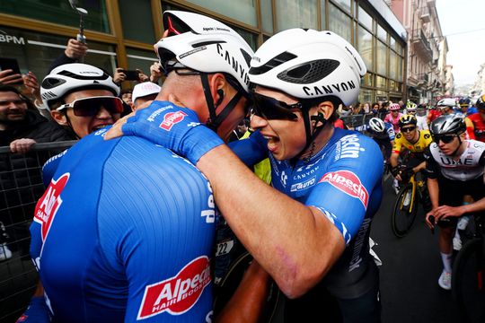 Mathieu van der Poel is niet egoïstisch en laat ploegmaat Jasper Philipsen Scheldeprijs pakken