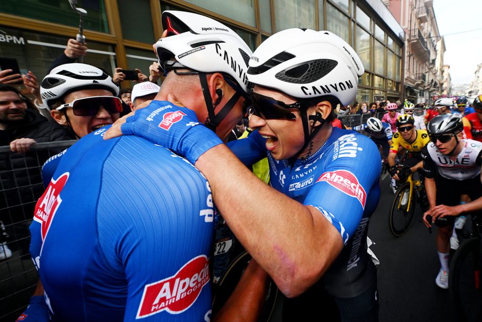 Mathieu van der Poel is niet egoïstisch en laat ploegmaat Jasper Philipsen Scheldeprijs pakken