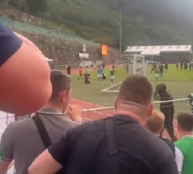 🎥 🤬| Schotse fans schelden eigen spelers helemaal verrot na nederlaag tegen club uit Andorra