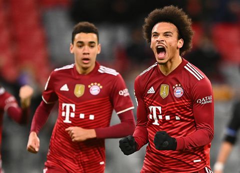 Leroy Sané zorgt voor opluchting en record bij Bayern München