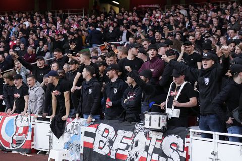 PSV kan boete van UEFA verwachten na wangedrag fans tegen Arsenal