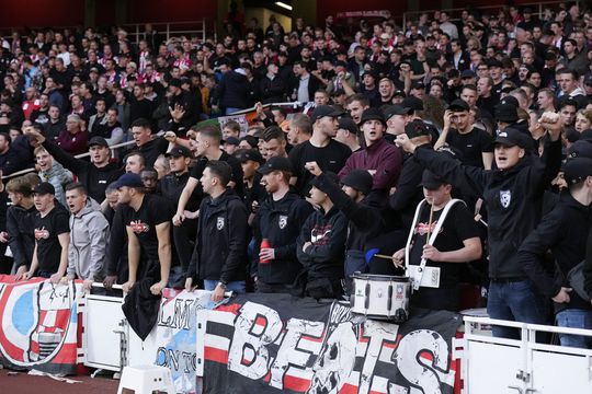 PSV kan boete van UEFA verwachten na wangedrag fans tegen Arsenal