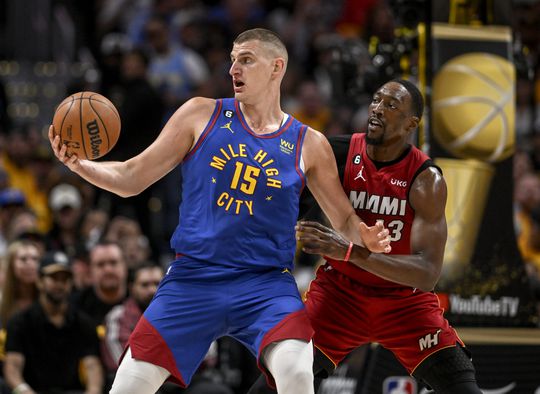 NBA Finals: Nikola Jokic blinkt uit bij 1e zege Denver Nuggets op Miami Heat