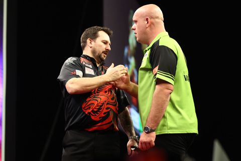 Michael van Gerwen treft 'uitgeputte' tegenstander in Berlijn: 'Je merkte het aan hem'