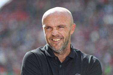 Alfred Schreuder dik tevreden na hectische transferzomer bij Ajax: ‘We zijn weer sterk’