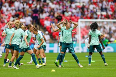 Drama voor Duitse EK-finalisten: topscorer Popp haakt geblesseerd af in warming-up