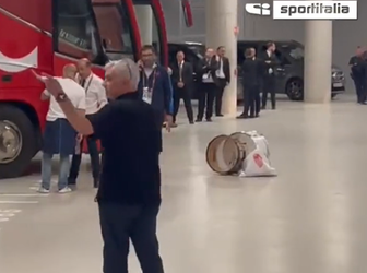 🎥 | José Mourinho flipt totaal tegen scheids na verloren EL-finale: 'It's a f*cking disgrace!'